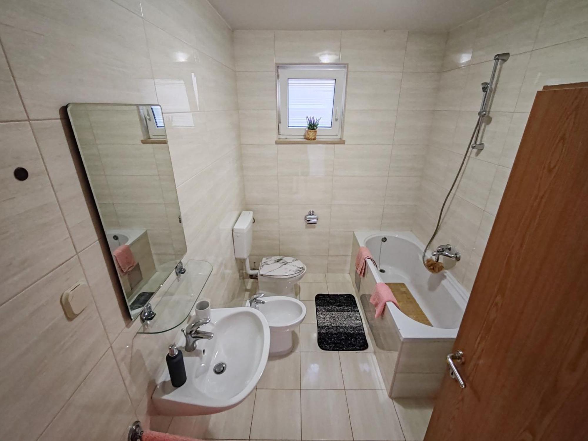 Lägenhet Apartman Dora